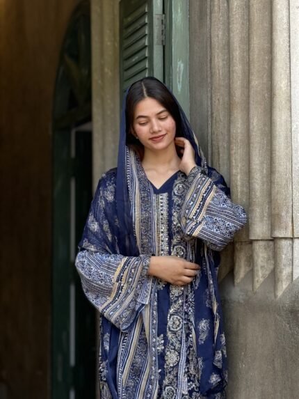 Classic Pattern Pakistani Suit