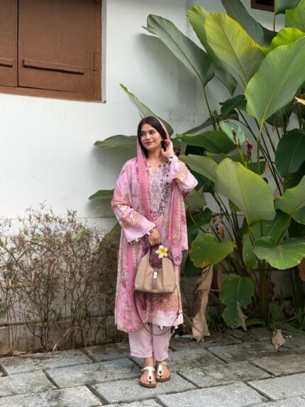 Rose mist viral Pakistani suit